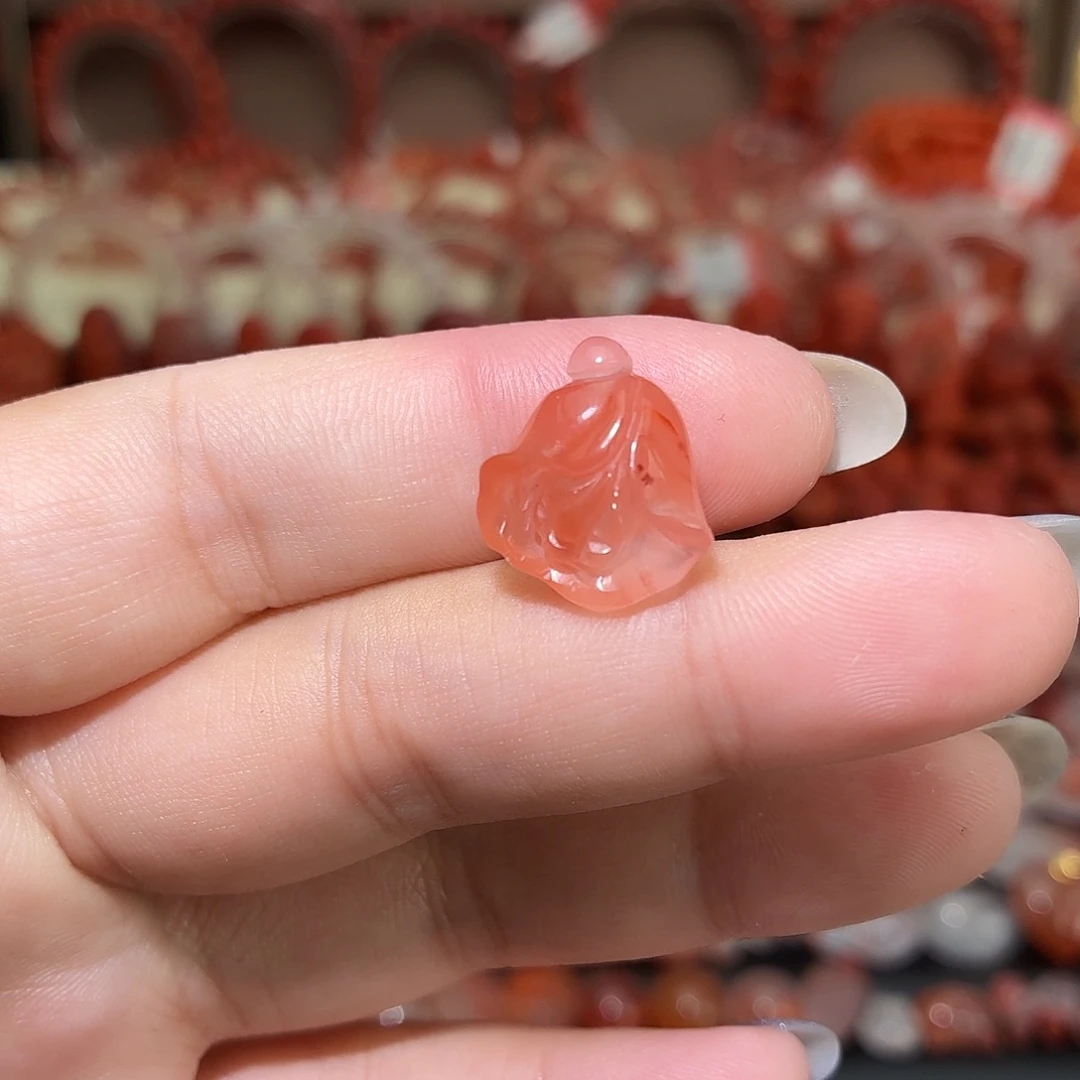 南红玛瑙未镶嵌颈饰玉兰花