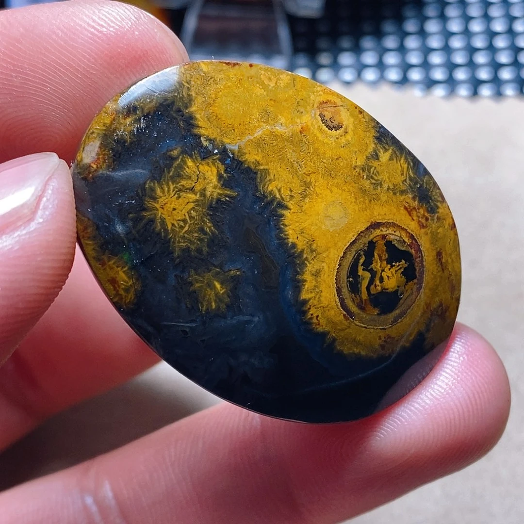 玛瑙/玉髓颈饰未镶嵌钟**喂