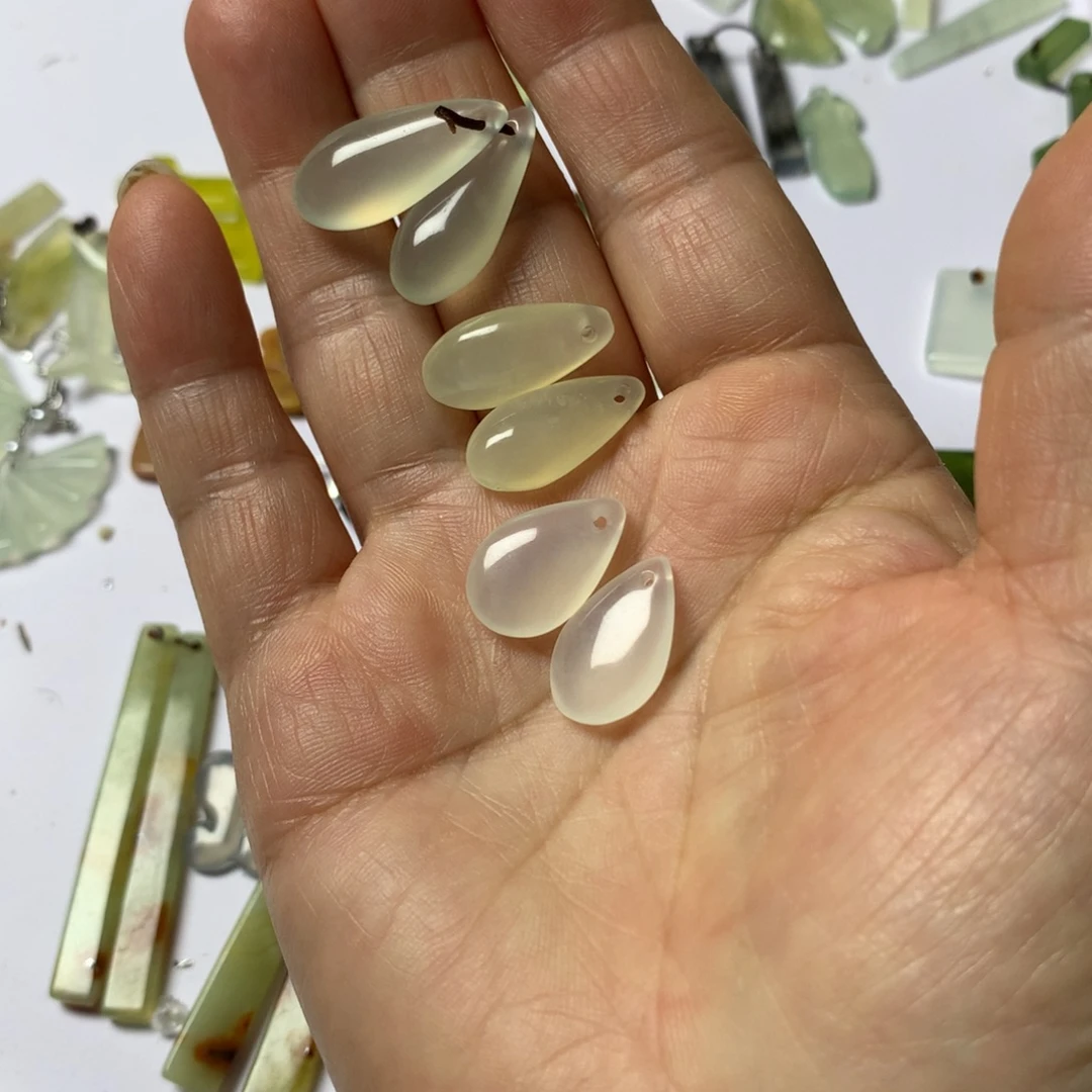次***术蛇纹石玉未镶嵌耳坠
