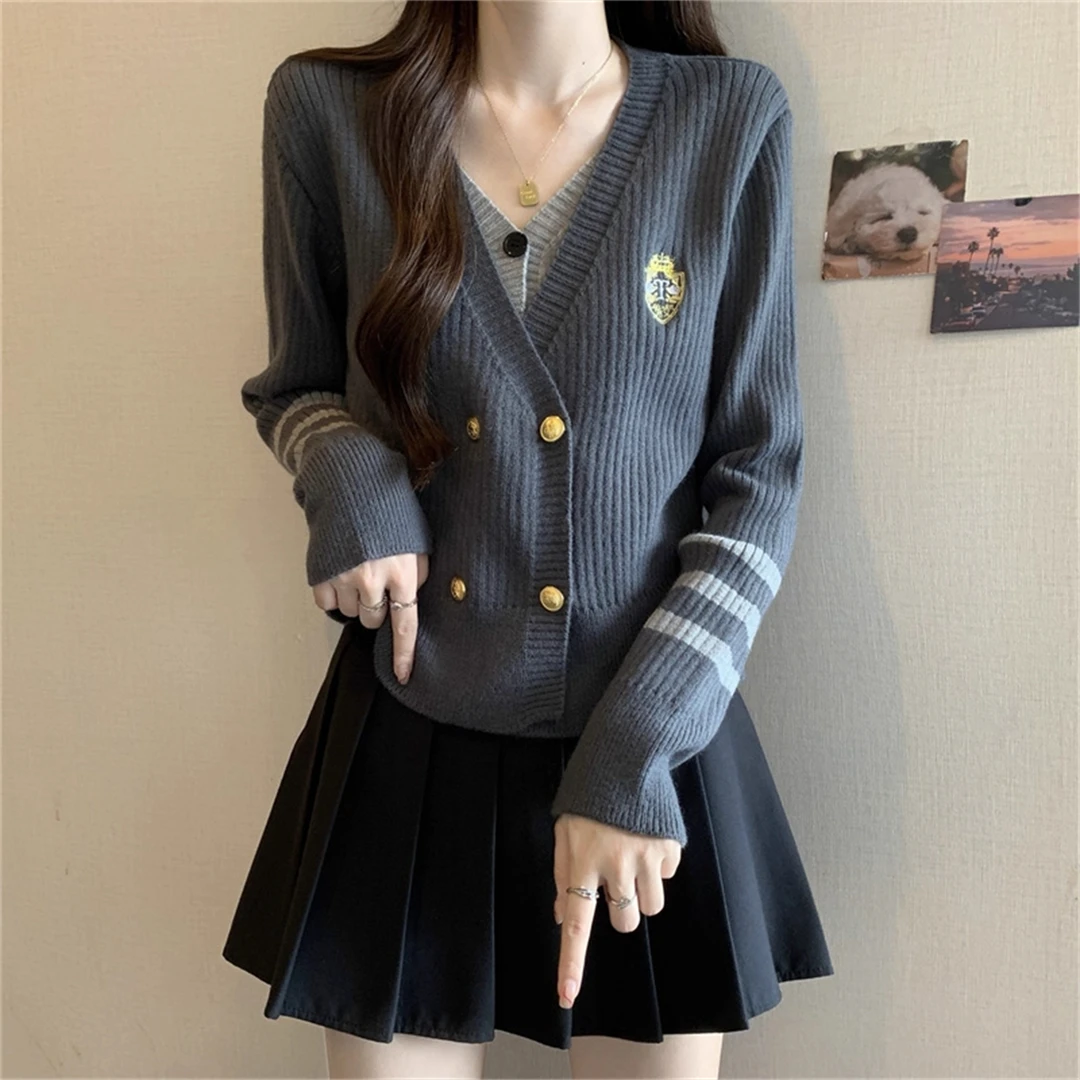 大码遮肚子学院风V领假两件针织衫女秋冬胖MM设计感气质显瘦上衣