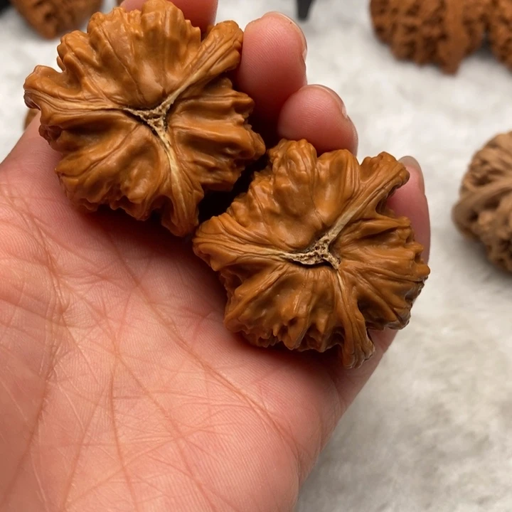 文玩核桃吊坠月**稀核桃