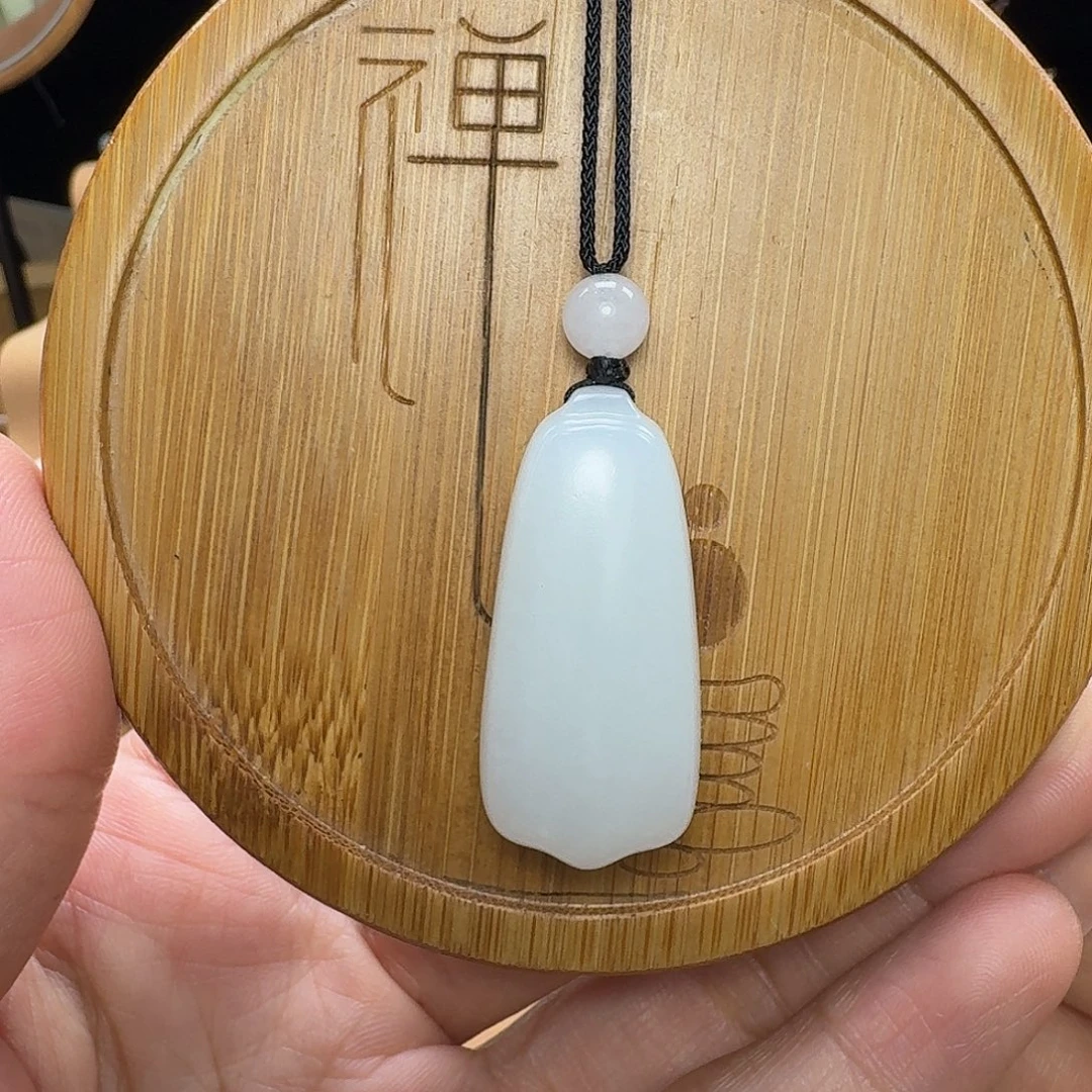 吊坠(赠链)未镶嵌和田玉