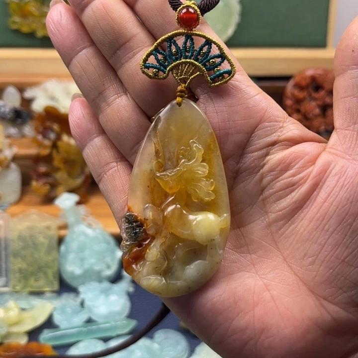 蛇纹石玉合金吊坠