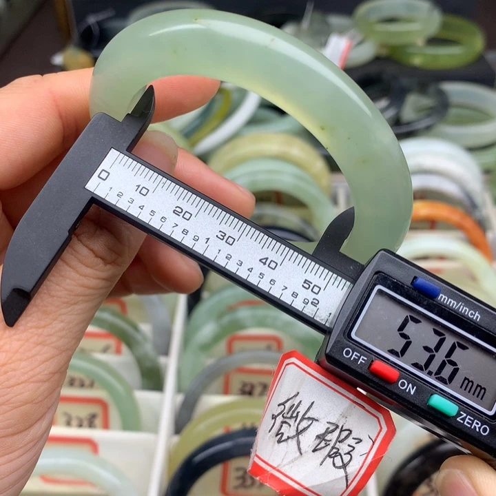 蛇纹石玉未镶嵌手镯329
