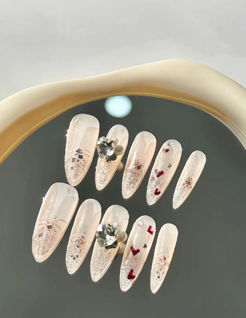 纯手工美甲美甲片甲片穿戴甲气质爱心链条闪钻高级显白全钻镶金