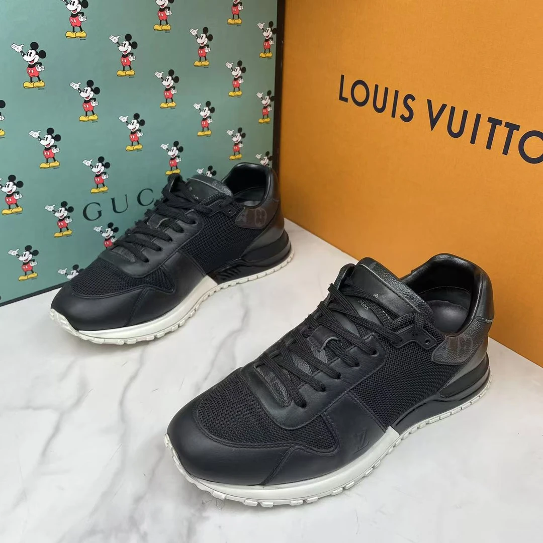 95新 LouisVuitton/路易威登 黑色皮面后跟老花潮流运动鞋/38.5码