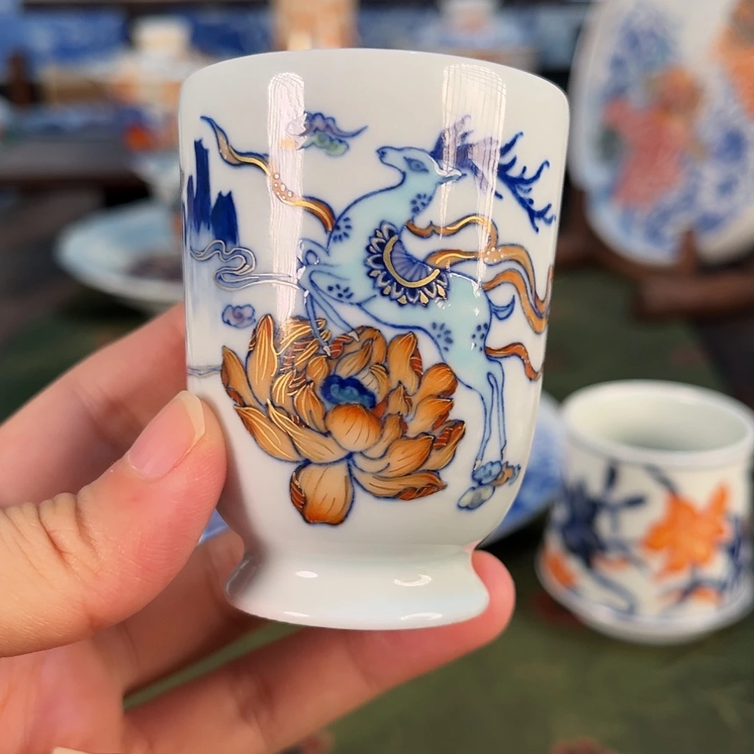 手绘斗彩九色鹿闻香杯