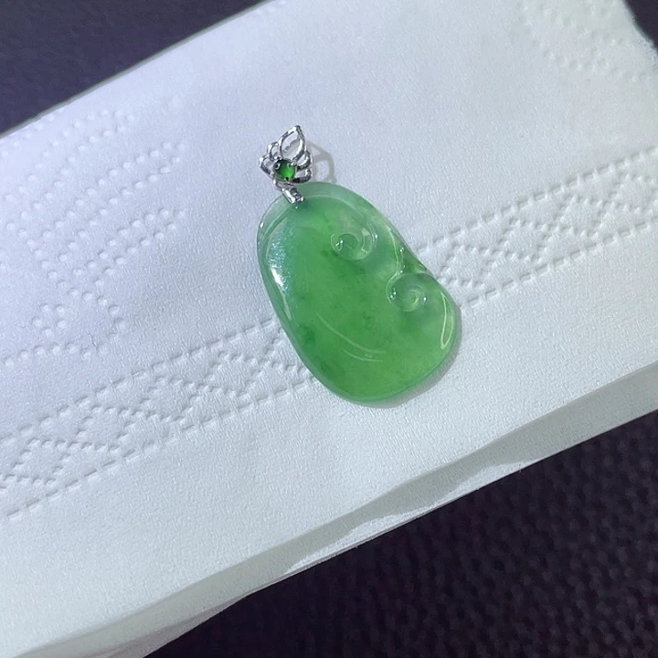 翡翠颈饰18K金镶嵌翡翠