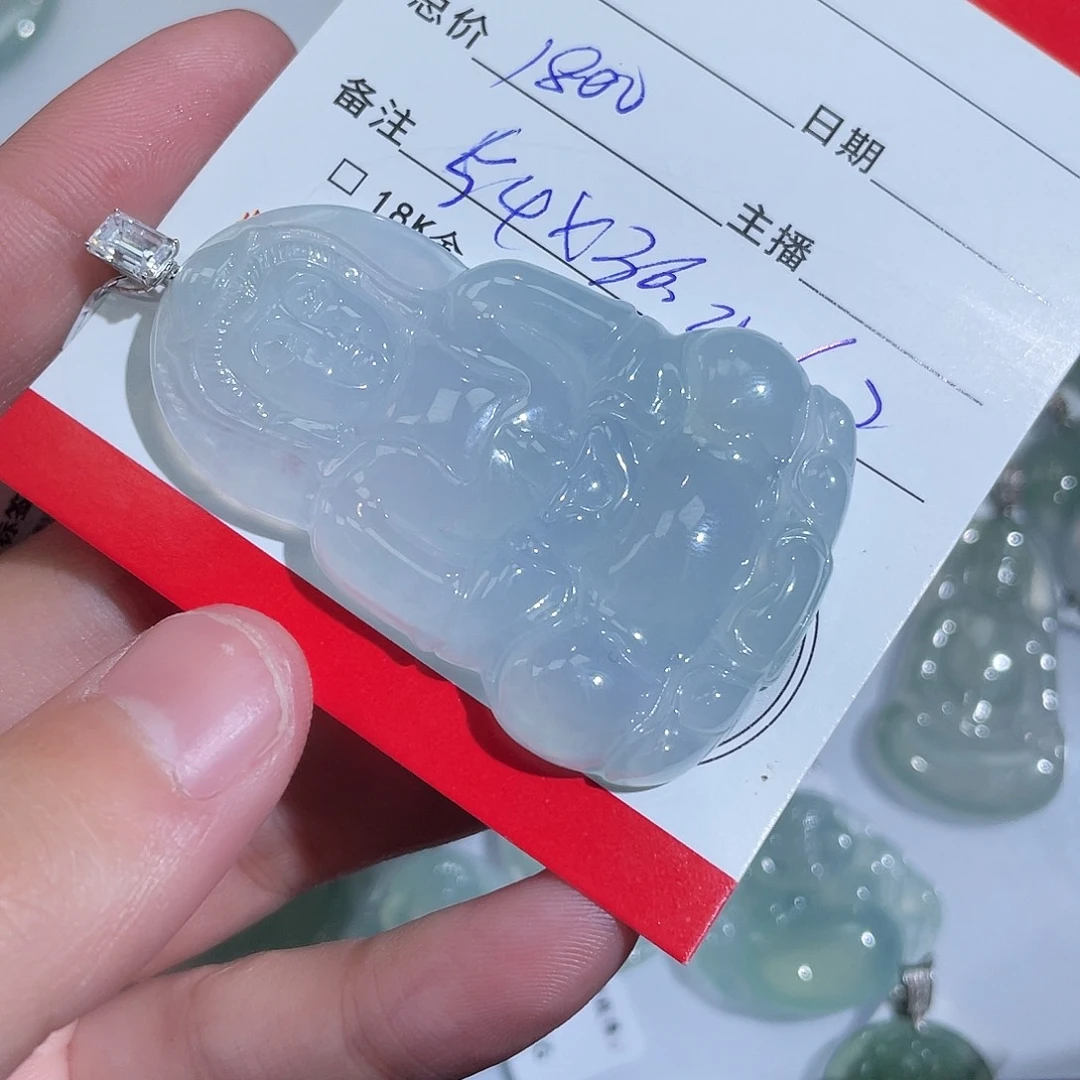 燕***翡翠18K金镶嵌颈饰