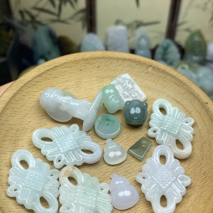 翡翠未镶嵌颈饰福利一个 退换