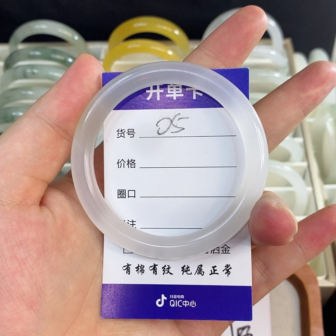 未镶嵌手镯石英质玉