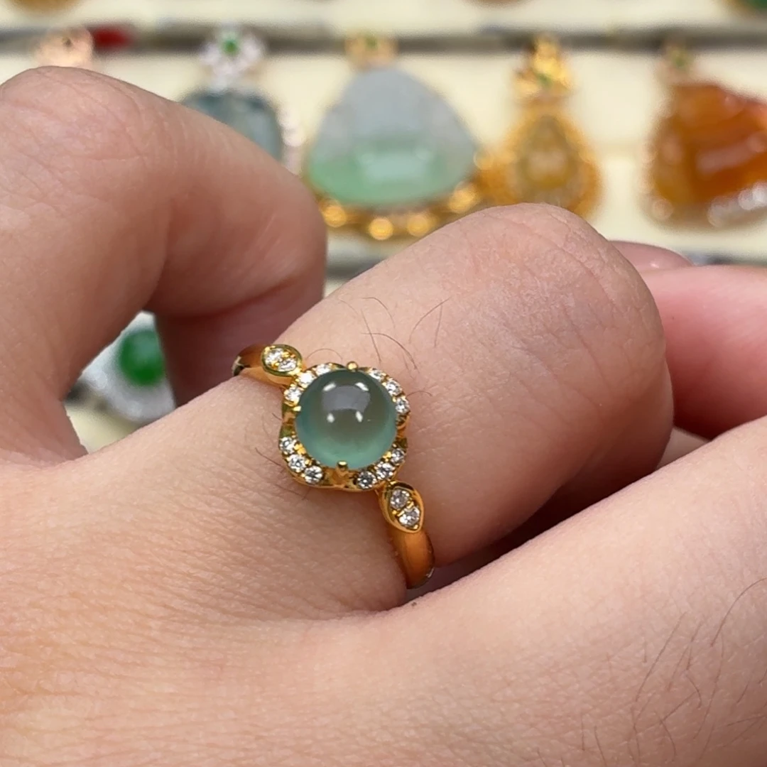 翡翠18K金镶嵌颈饰