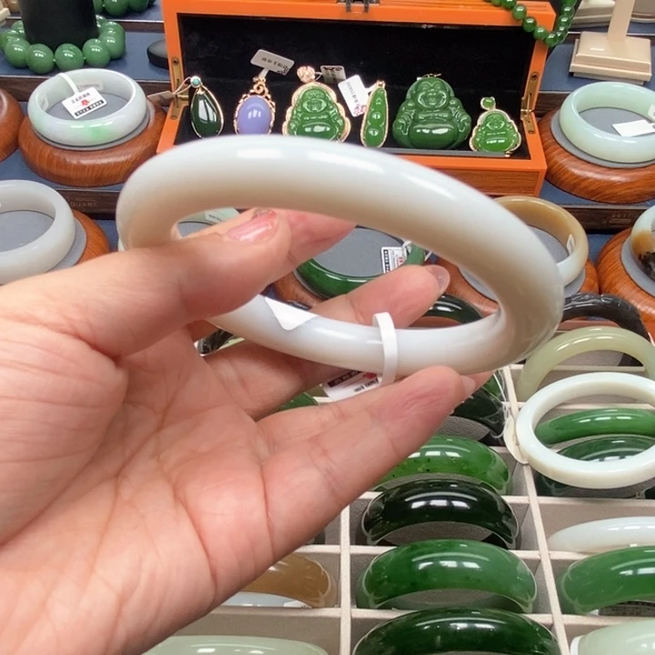 和田玉手镯未镶嵌?*子