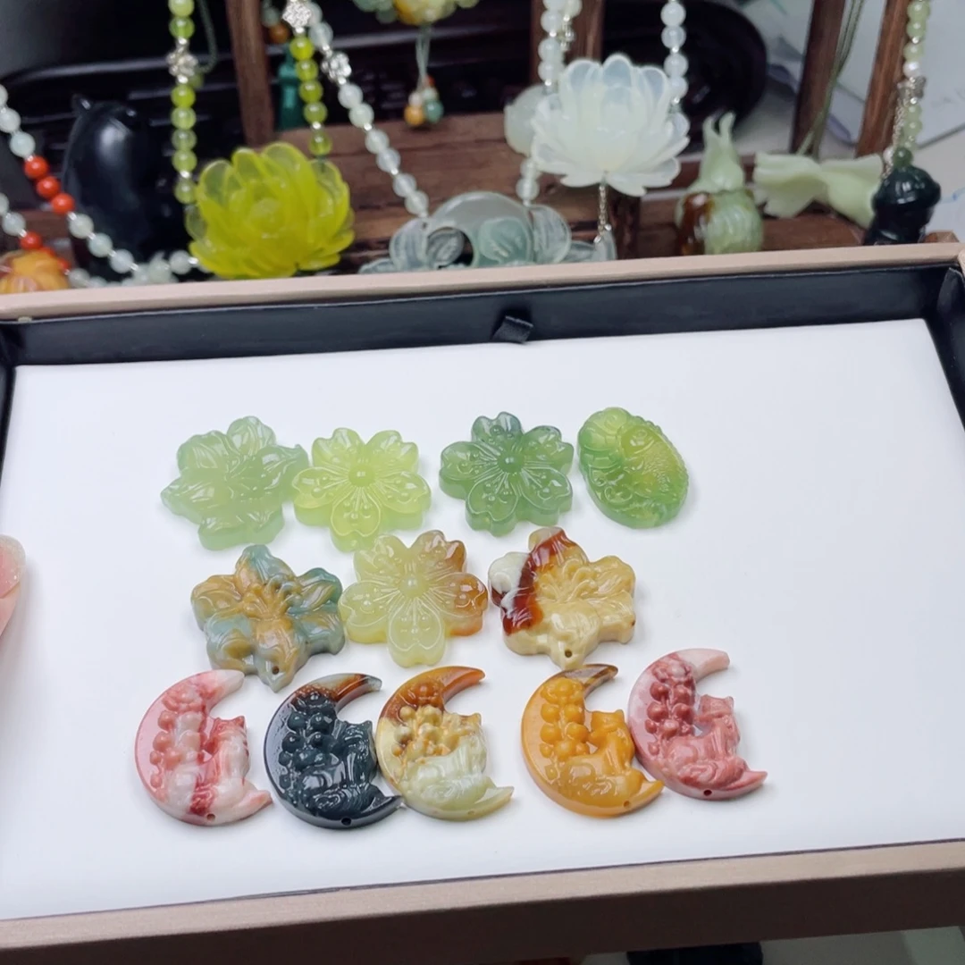 锦***萱蛇纹石玉未镶嵌颈饰