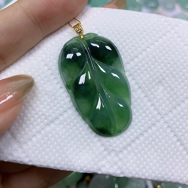 翡翠18K金镶嵌颈饰挂件