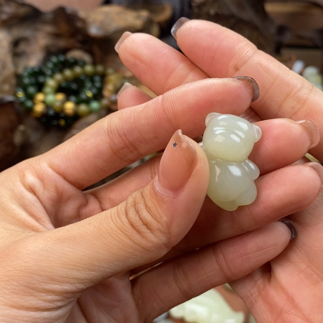 异***客和田玉未镶嵌颈饰