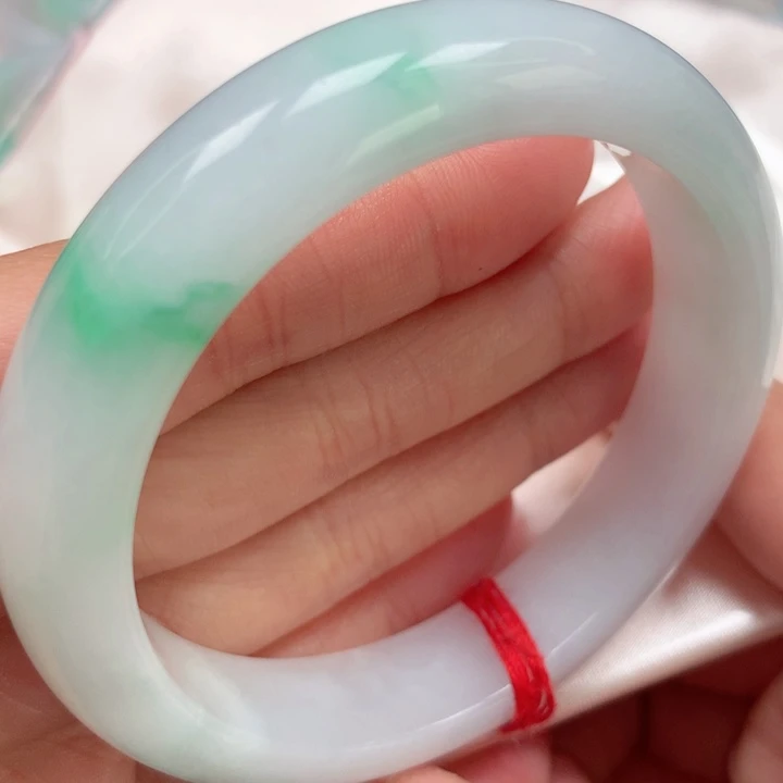 翡翠手镯未镶嵌白底青55号