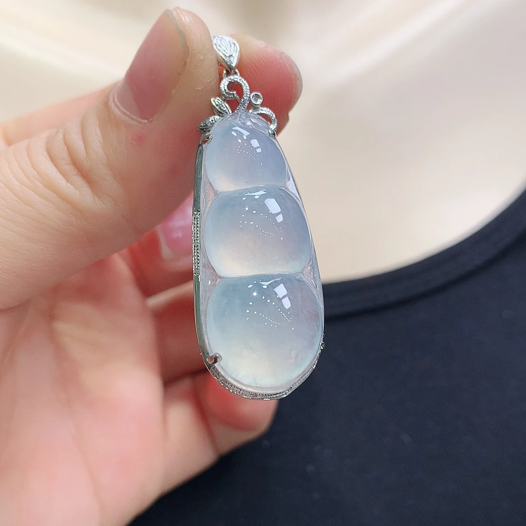 翡翠颈饰18K金镶嵌福豆