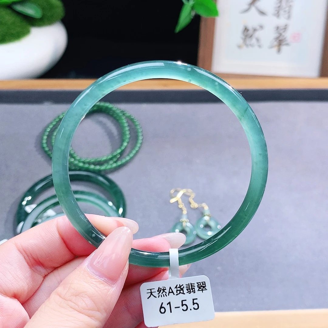 翡翠手镯（圆镯）未镶嵌