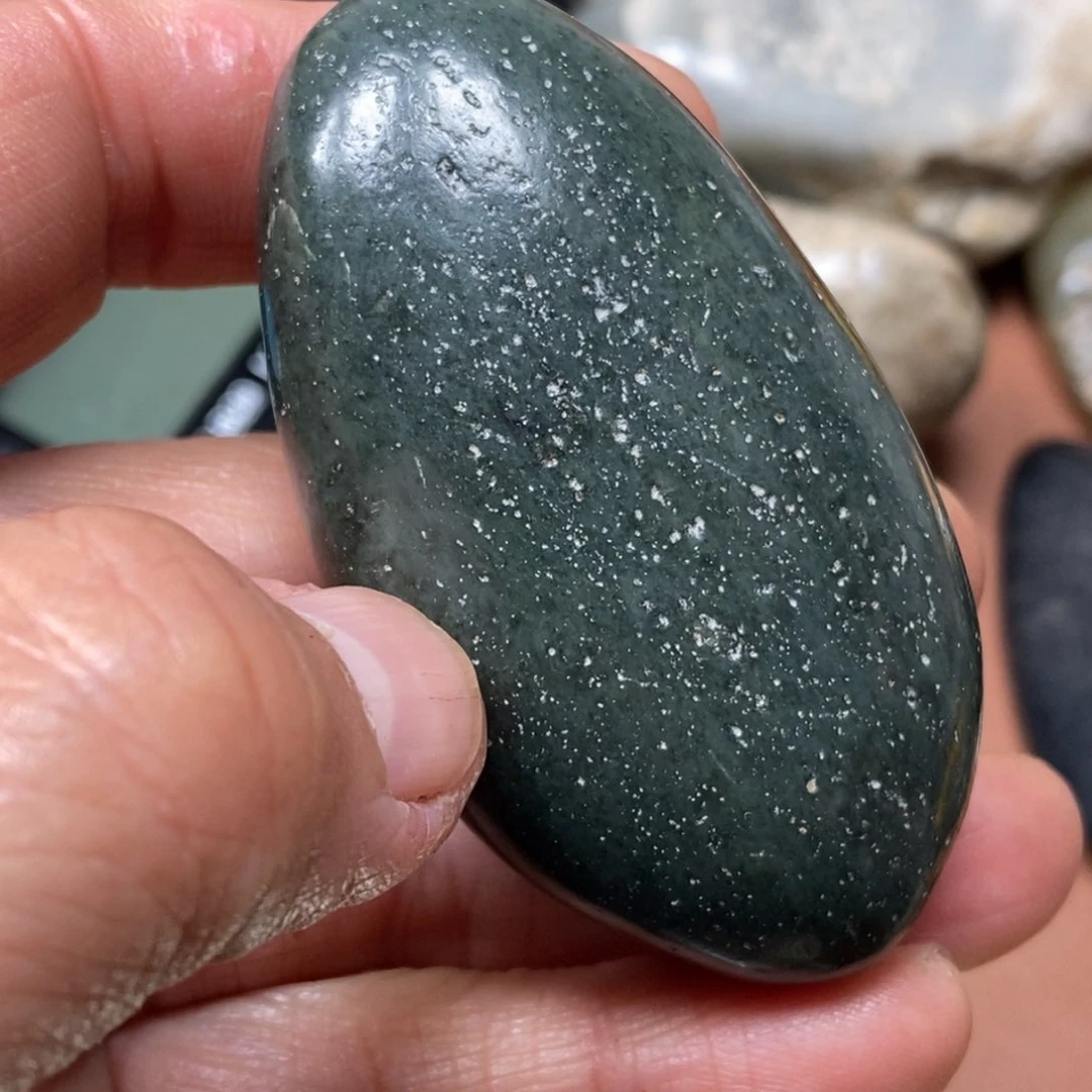 和田玉挂件足铂镶嵌