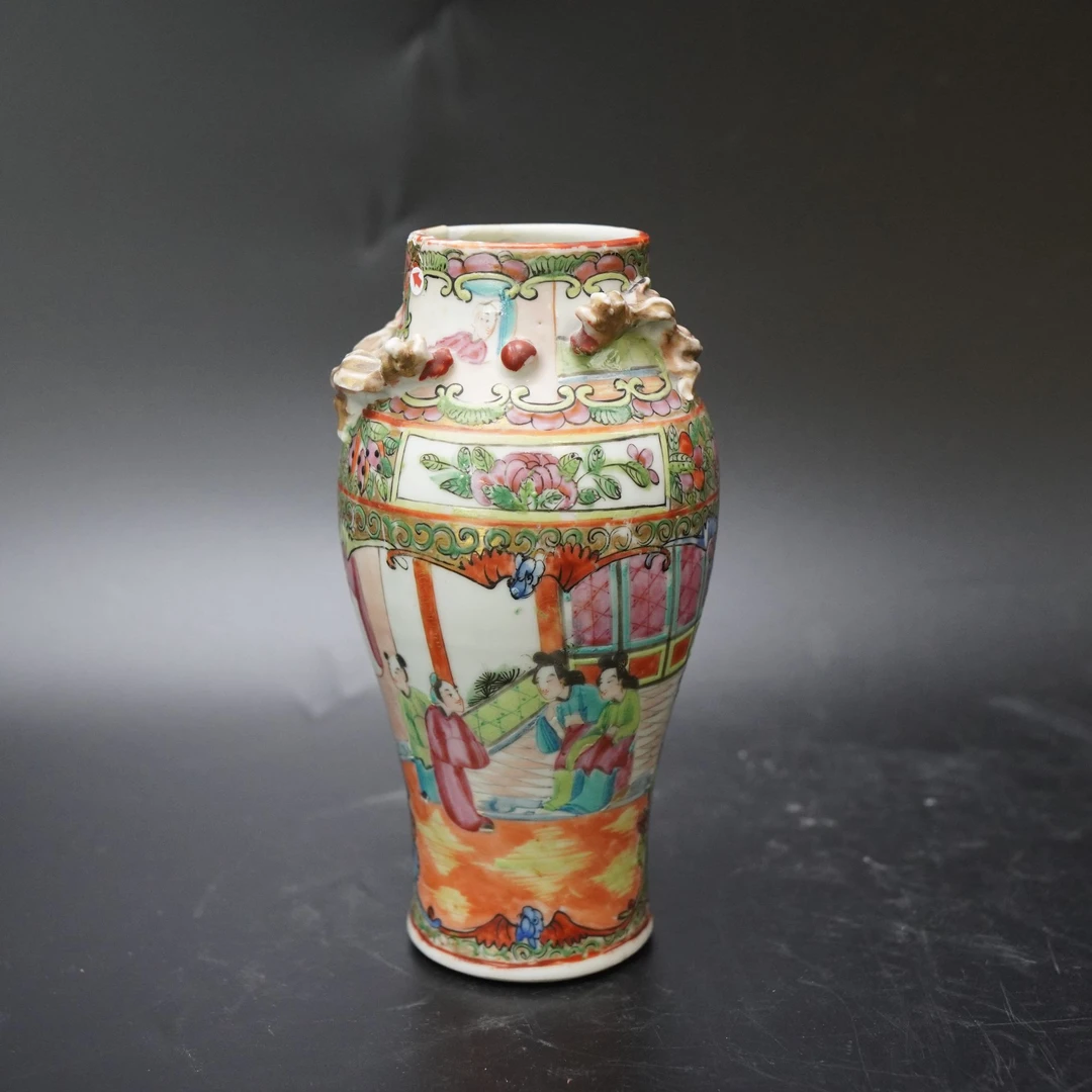 Lot.25090121清光绪广彩人物花鸟纹赏瓶 高：约17.4cm