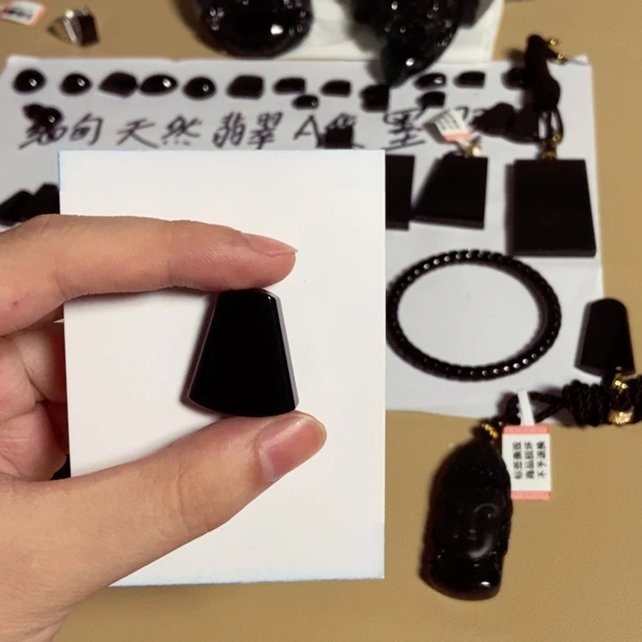 悦***来翡翠未镶嵌颈饰吊坠