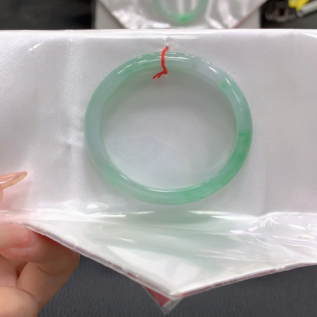 翡翠未镶嵌手镯贵妃5号