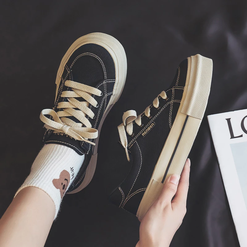 人本帆布鞋女款2025新款透气低帮鞋子女爆款休闲板鞋潮流复古女鞋