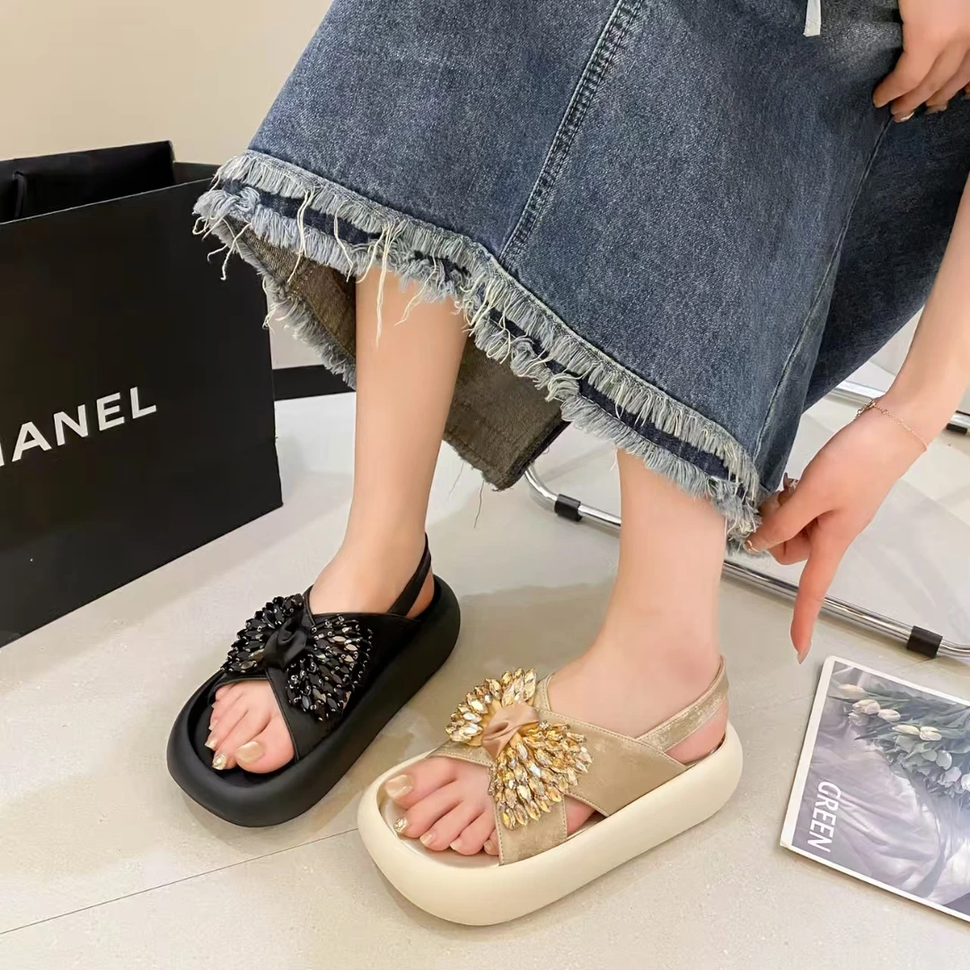 海边凉鞋胶粘平底百搭沙滩鞋时装凉鞋休闲风交叉低跟-Zx