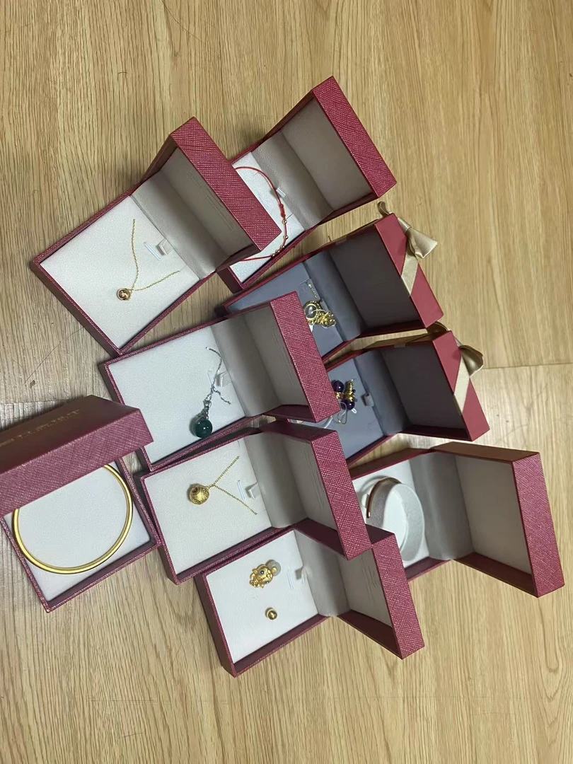 女装配饰款式颜色随机发
