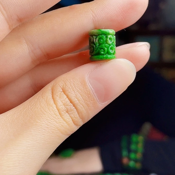 翡翠未镶嵌颈饰多样性