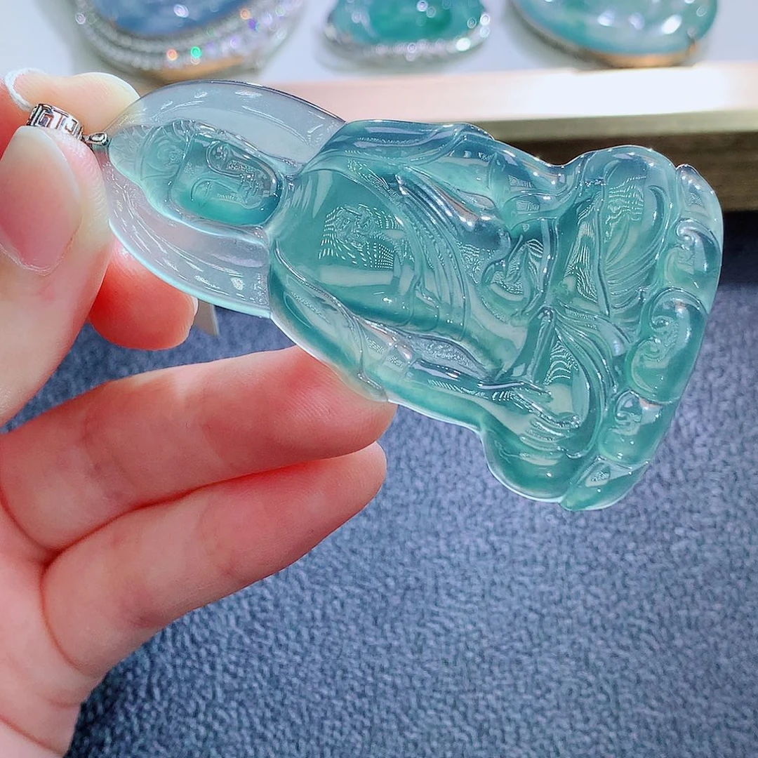 翡翠18K金镶嵌颈饰翡翠