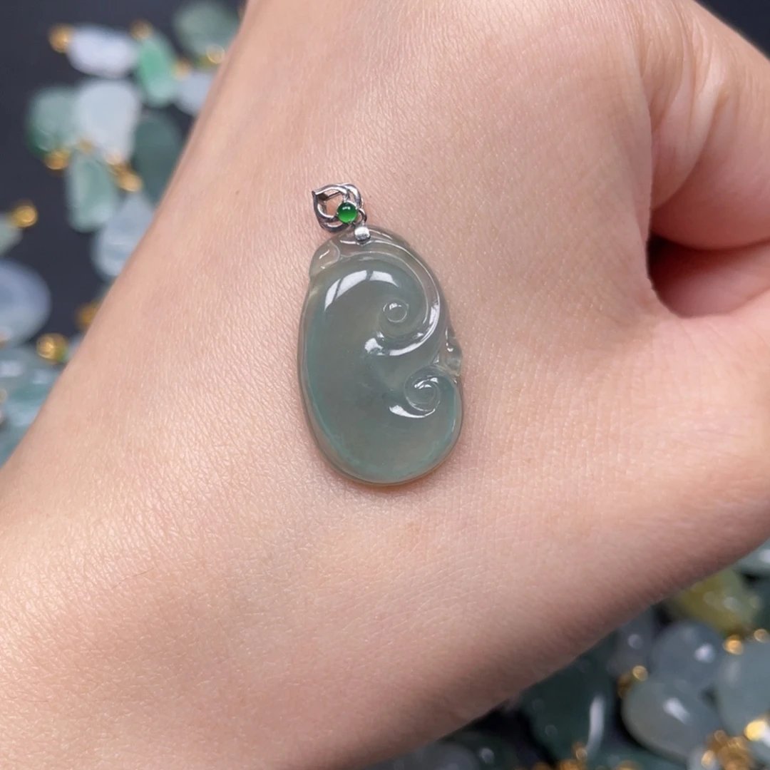 翡翠颈饰18K金镶嵌翡翠