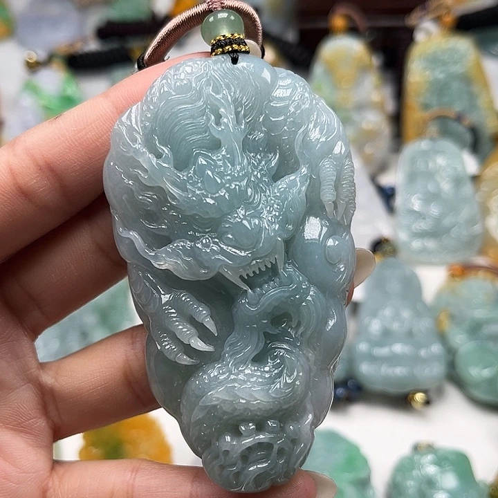 翡翠未镶嵌颈饰龙牌