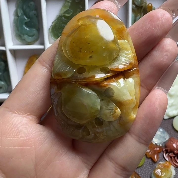 蛇纹石玉未镶嵌吊坠