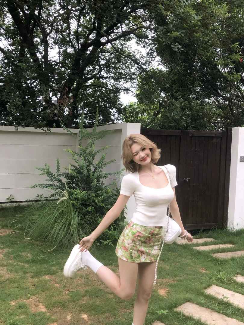 YUGEZHANG【温柔极简】方领修身针织短袖上衣夏季T恤