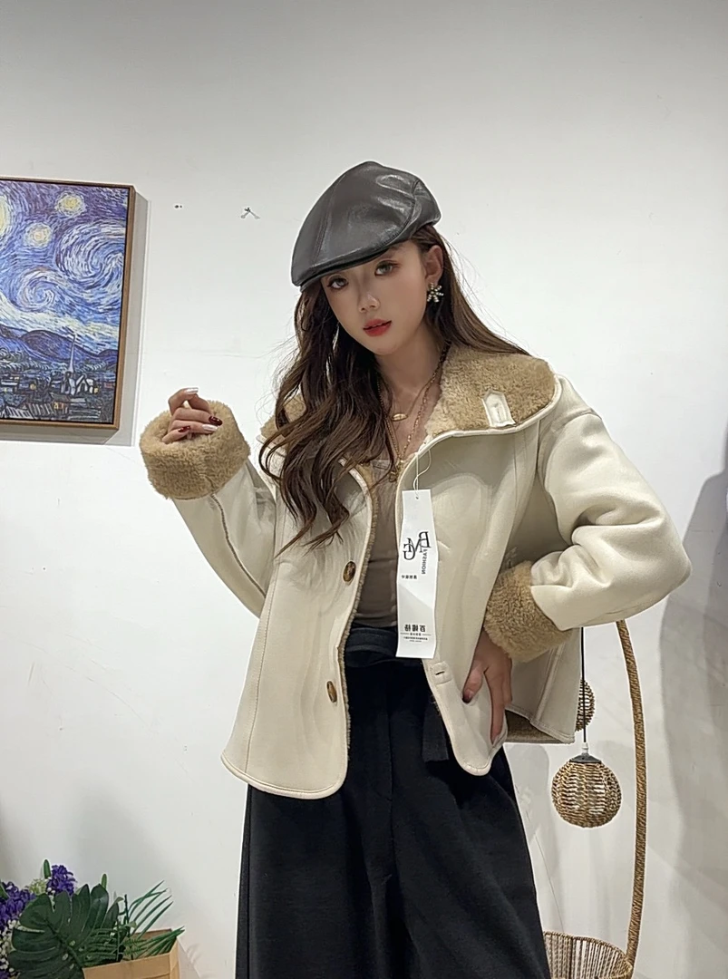 194区68A36米白色连帽加绒厚款短款女士外套