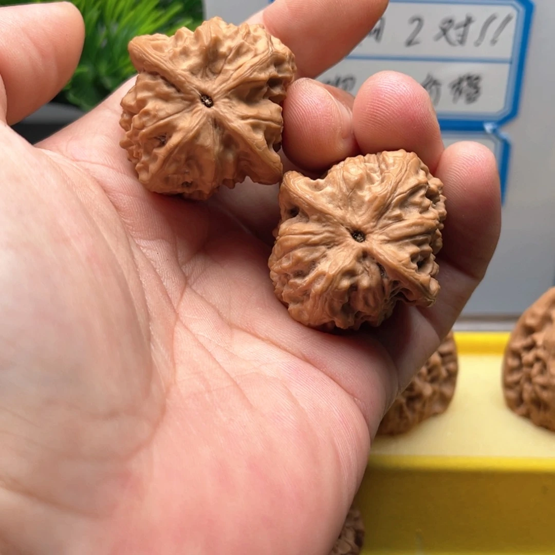 文玩核桃吊坠35野狼