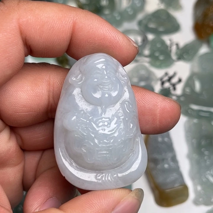 翡翠未镶嵌颈饰财神