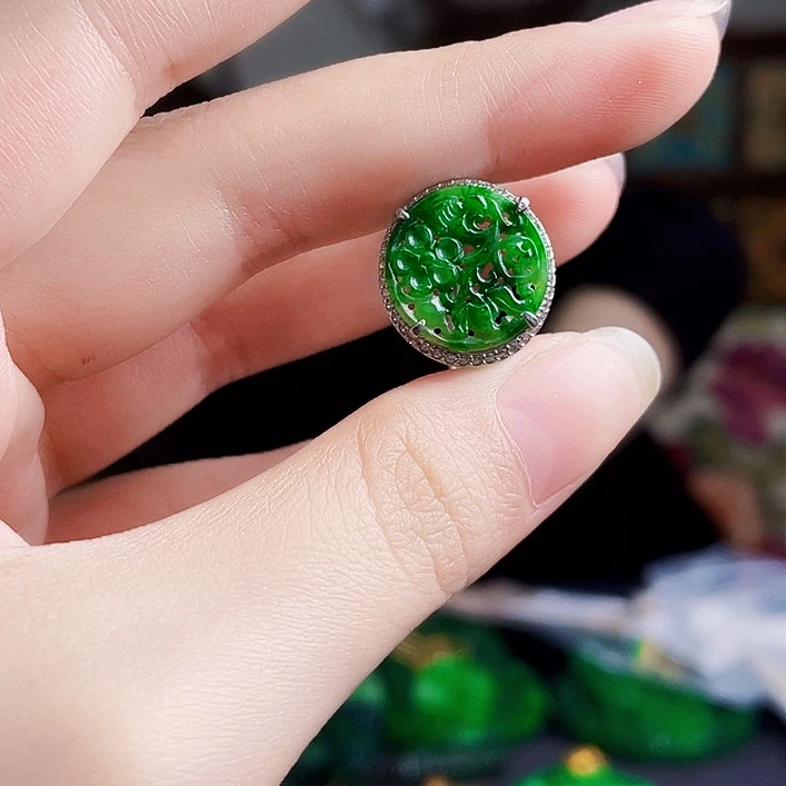 翡翠银S925镶嵌颈饰多样性