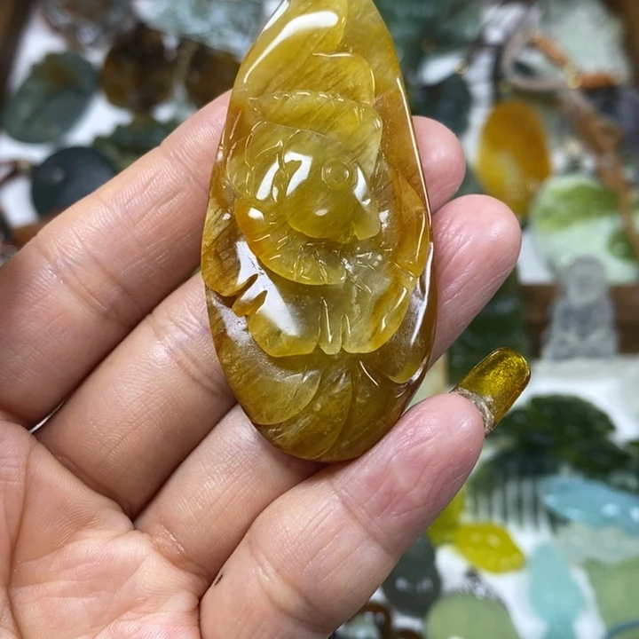 未镶嵌蛇纹石玉吊坠