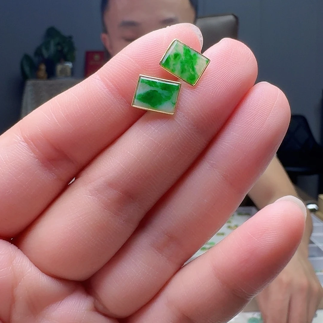 翡翠18K金镶嵌耳饰天然