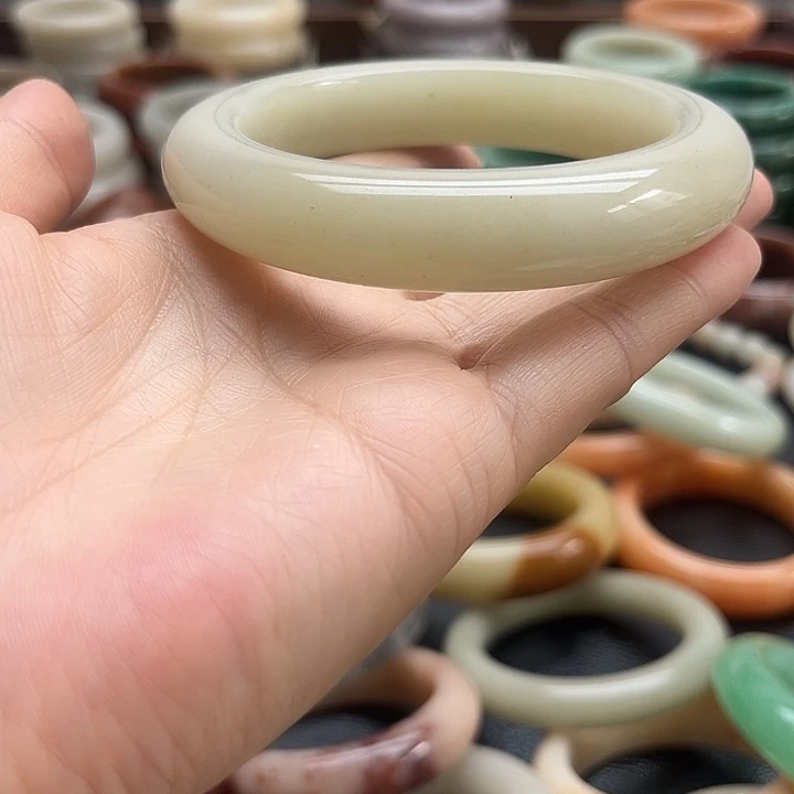 石英质玉未镶嵌手镯