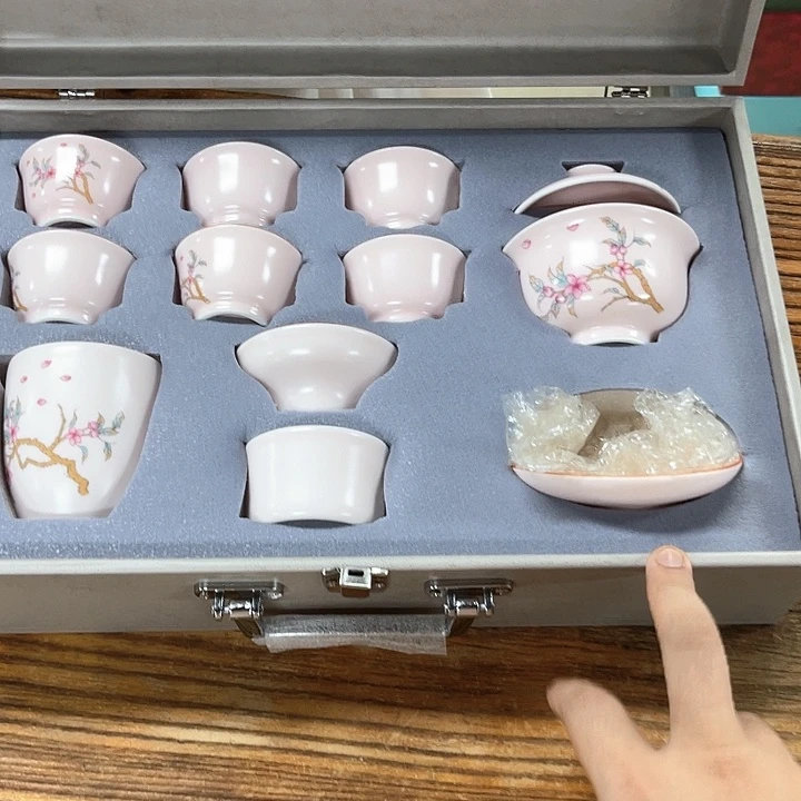 孤品茶具套装等。