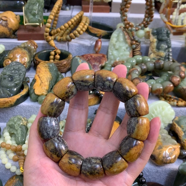 艾***乎岫岩河磨玉（透闪石质玉）未镶嵌把件