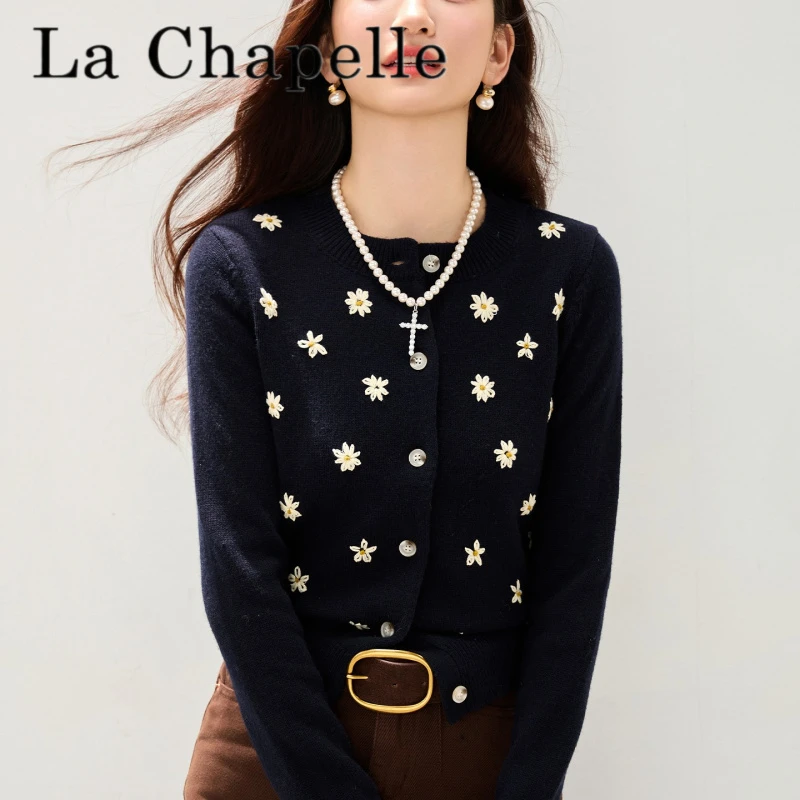 拉夏贝尔温柔风软糯花朵毛衣2025手工绣花印花小雏菊圆领针织开衫