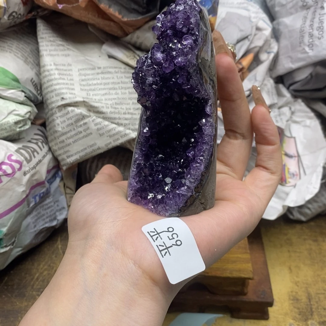 乌拉圭未镶嵌紫晶