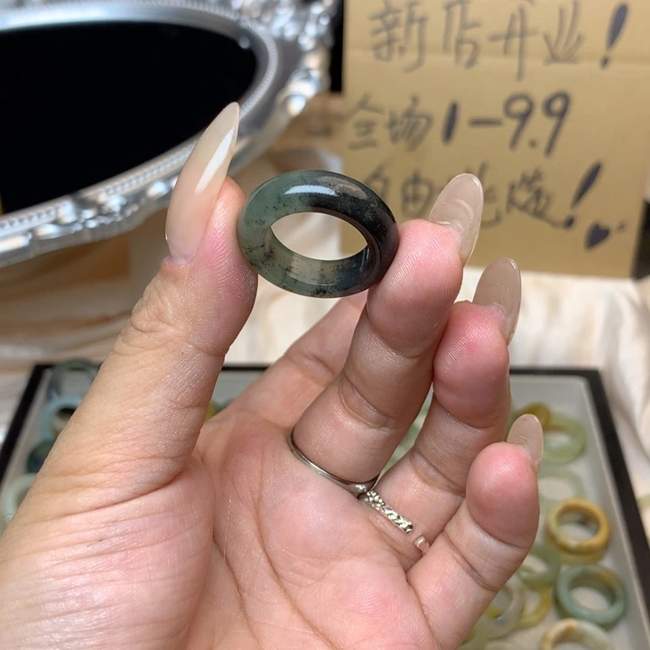 大***妞合金蛇纹石玉戒指