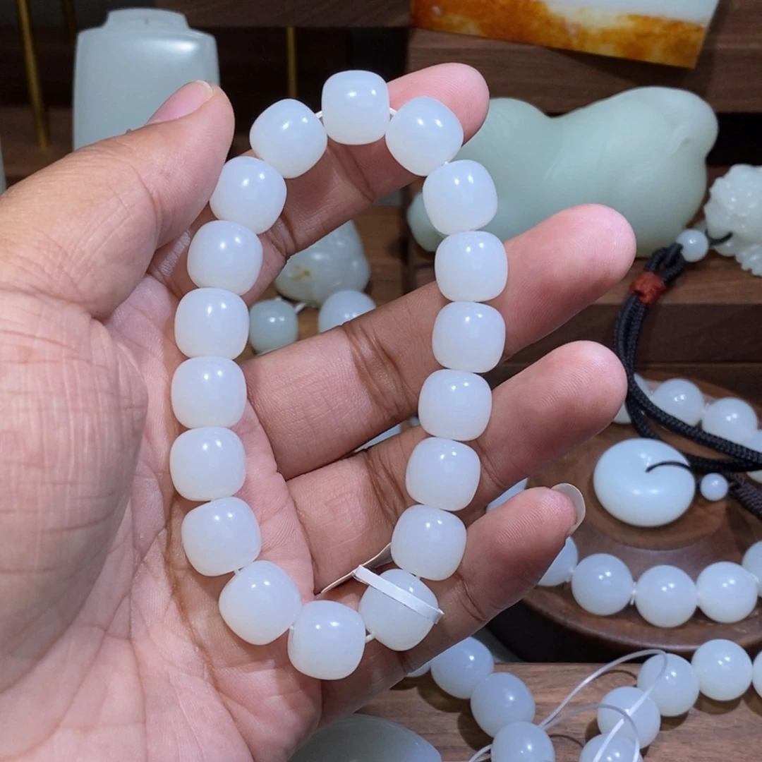 颜***一和田玉（糖玉）未镶嵌手链