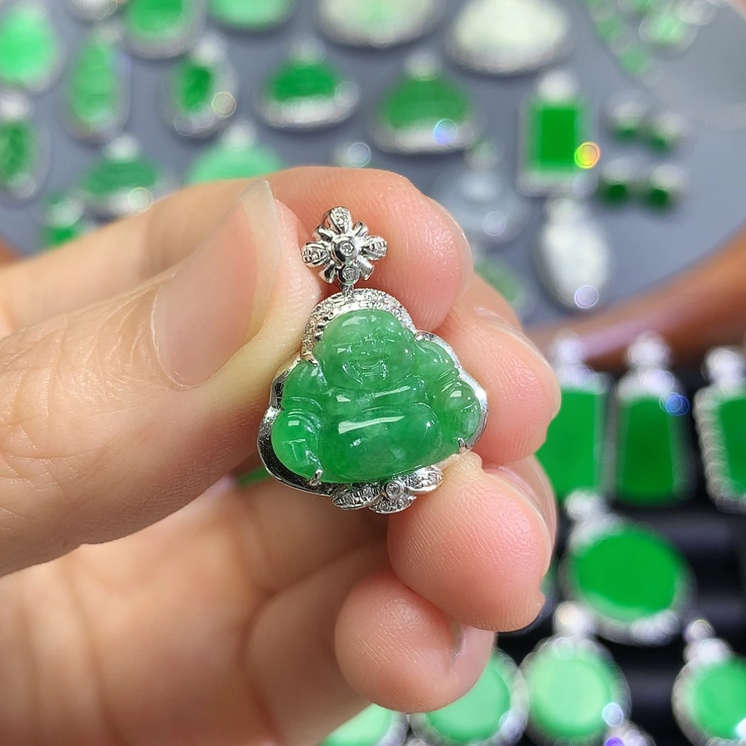 翡翠18K金镶嵌颈饰吊坠